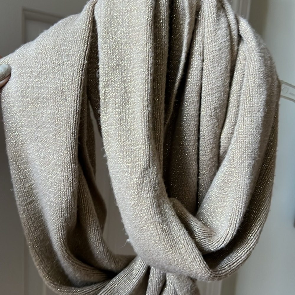 Infinity wrap scarf with gold sparkles - Picture 3 of 4